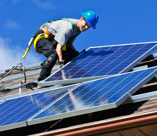 Energía limpia con placas solares Energía limpia con placas solares