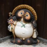 Tanuki japonés, El curioso perro mapache de la fortuna