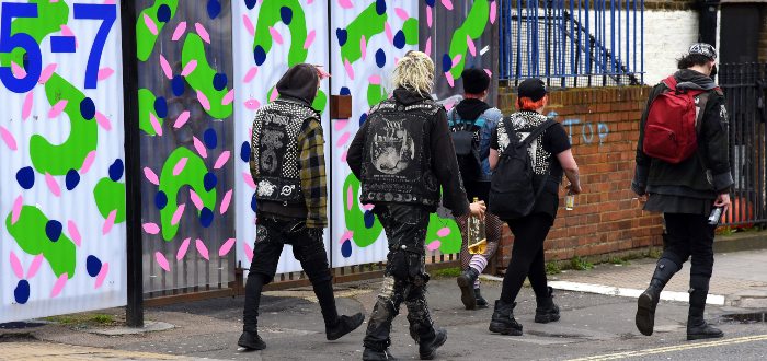 Punks. Una tribu urbana derivada del rock