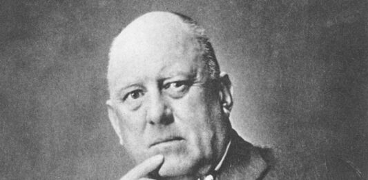 Aleister Crowley, Las mentiras del mago negro