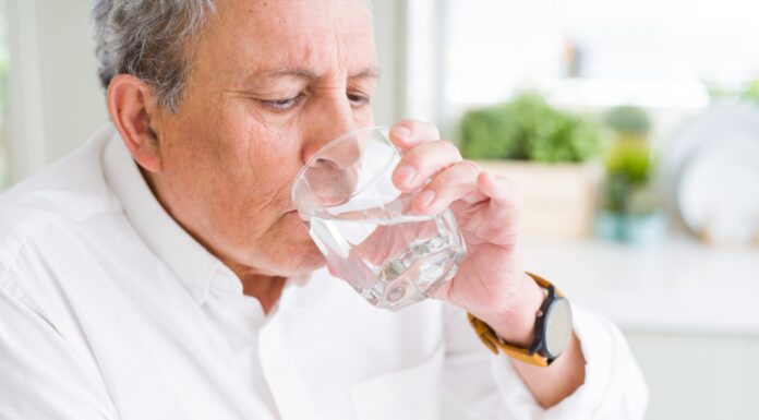 ¿Qué pasa si bebes mucha agua? | ¡Podrías enfermarte!