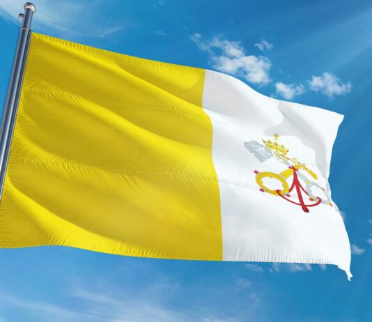bandera del vaticano