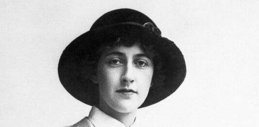 ¿Con qué profesión soñaba Agatha Christie? | De la música a las letras Eliminar el término: Con qué profesión soñaba Agatha Christie Con qué profesión soñaba Agatha Christie