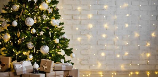 ¿Cómo se celebra la Navidad en Estados Unidos? | 7 Tradiciones Navideñas foto con santa claus en navidad