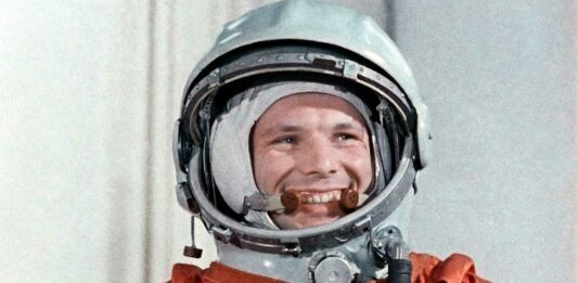 el primer hombre en el espacio