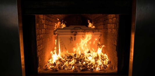 8 Cosas impactantes de quemar un cadáver | Los misterios de la incineración quemar un cadáver