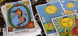 La Curiosa Historia Del Tarot: ¿Cuál Fue Su Origen Y Evolución?