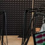 personas-hacen-un-entrevista-radial