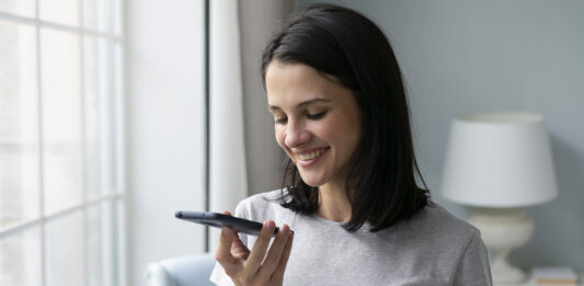 La inteligencia artificial y su rol en la creación de contenido accesible para todos traduccion-por-voz-con-inteligencia-artificial