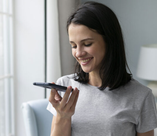 La inteligencia artificial y su rol en la creación de contenido accesible para todos traduccion-por-voz-con-inteligencia-artificial