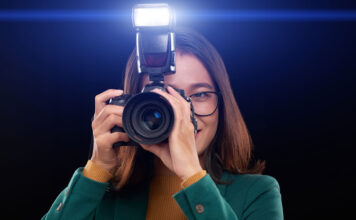 ¿Qué debes buscar en un flash de cámara antes de invertir? Te explicamos los criterios que debes evaluar como-comprar-un-flash-para-camara