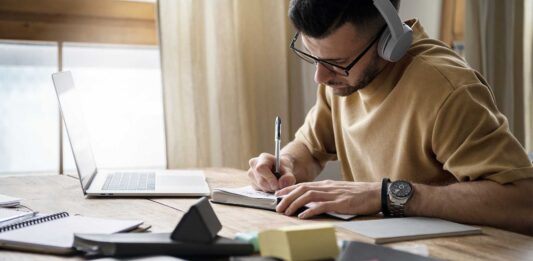 Cómo la IA puede ayudarte a estudiar más rápido: resúmenes, esquemas y búsquedas inteligentes como-la-IA-puede-ayudarte-a-estudiar-mas-rapido