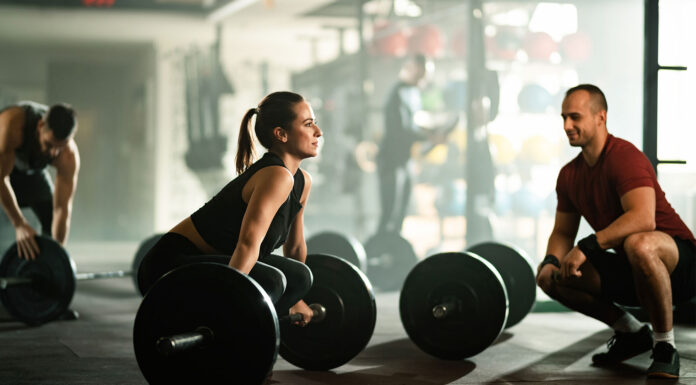 entrenar-en-el-gym-solo-o-acompanado